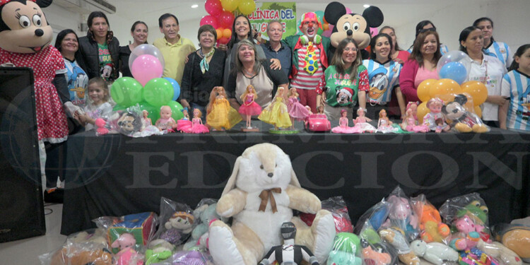 EQUIPO. Una de las funcionarias presentes ayer fue la presidente del Consejo General de Educación, Daniela López.