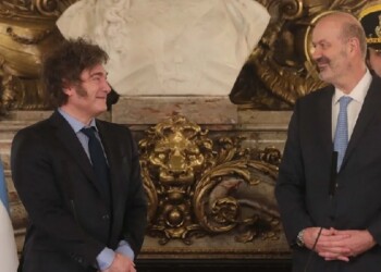 Milei y Sturzenegger alistan 100 desregulaciones para achicar el Estado en un tiempo récord