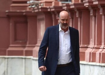 Milei y Sturzenegger alistan 100 desregulaciones para achicar el Estado en un tiempo récord