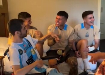 Enzo, Julián y Palacios le cumplieron el sueño a Juancito