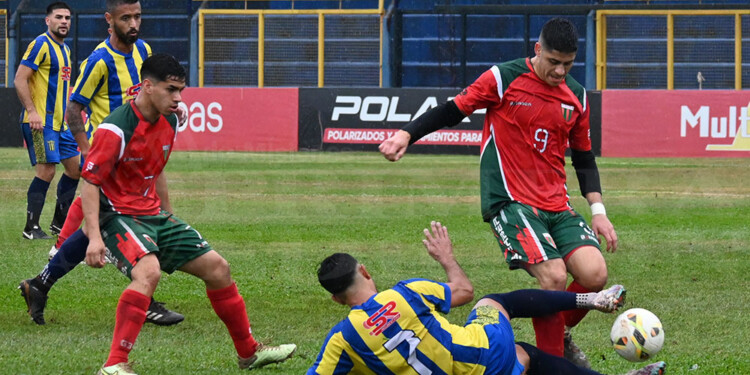 PARIDAD. Mitre y Brown igualaron en Rocamora, pero el local tuvo más puntería en los penales.