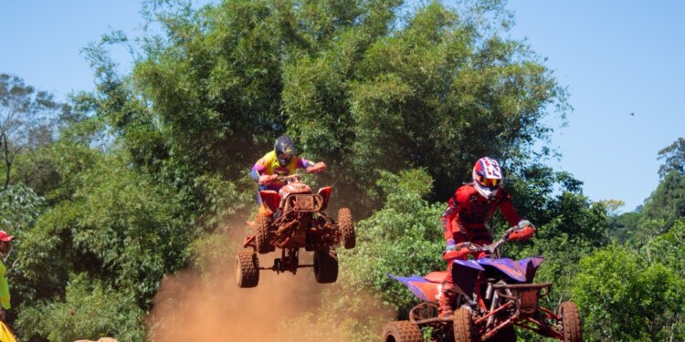SHOW. Motos y cuatriciclos le pusieron color a la jornada en Dos Arroyos./Facebook Misiones de Motocross