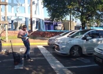El arte callejero: compartir un momento fugaz de rock en el semáforo
