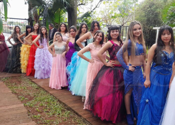 Este domingo, 18 quinceañeras cumplieron su sueño de tener una fiesta