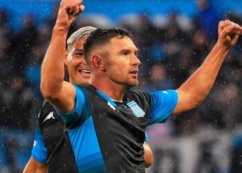 Racing goleó a Godoy Cruz y renovó sus aspiraciones de pelear por el título