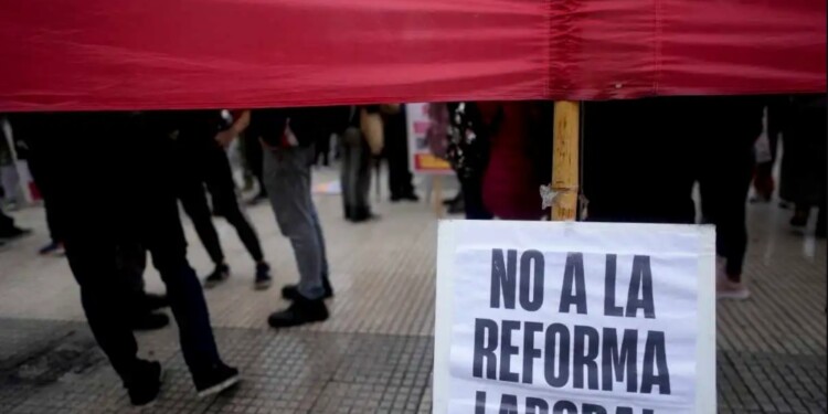 Lucas Battiston, abogado especializado en derecho laboral, brindó un panorama sobre las modificaciones polémicas