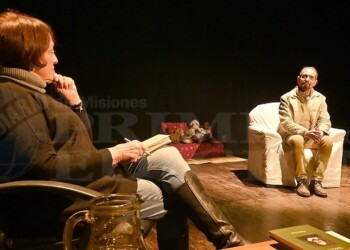 “Y Dios fue a terapia”, una tragicomedia que atraviesa lo terrenal y lo divino