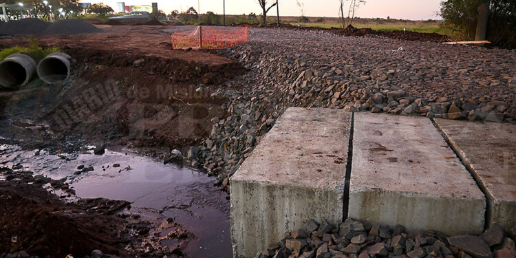 COMIENZO DE OBRA. Con Silicon Misiones de fondo, el municipio ya inició los trabajos de emplazamiento de la nueva terminal para vecinos de los barrios de la zona oeste de Posadas.