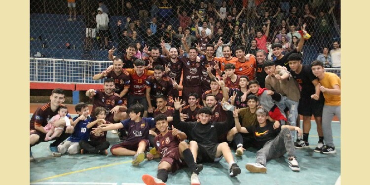 El campeón del futsal posadeño será parte de la movida solidaria este lunes.