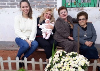 La dicha de tener a tres generaciones de abuelas