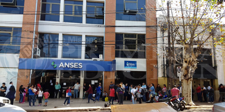 PARA VOLVER A GESTIONAR. El alta del monotributo social se realiza en las oficinas de la ANSeS.