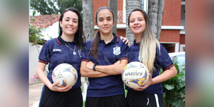 ABANDERADAS. Galeano, Kuz y Romero, tres pilares de la selección local.