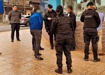 Intentaron escapar del jefe de Policía: una menor demorada, tres detenidos y droga incautada