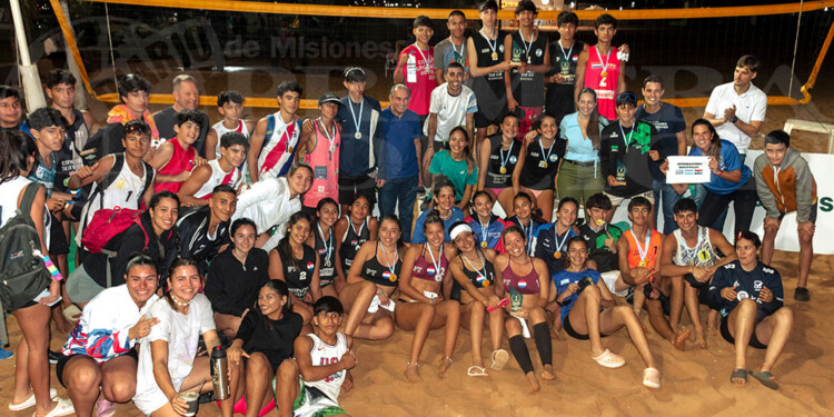 UN FINDE DE COMPETENCIA. Más de 40 duplas se reunieron en Costa Sur para el Internacional del fin de semana.