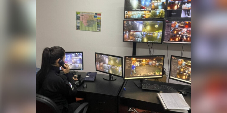 CIO 911. La contención brindada por el 911 y la pronta acción policial fueron claves para evitar que cayera en el engaño.