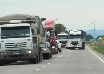 Restringen la circulación de camiones en las rutas nacionales 12 y 14: en qué días y horarios