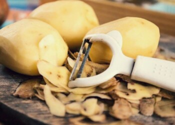 Cómo usar cáscaras de papa para fertilizar las plantaciones