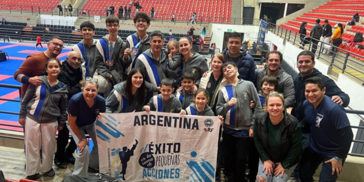 EQUIPO COMPLETO. El team posadeño dijo presente en la capital paraguaya.