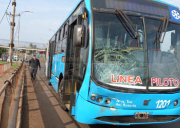 Falleció el conductor que huyó y luego se arrojó debajo de un colectivo