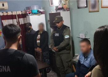 Cinco hermanos fueron resguardados en dos hogares tras la detención de su madre