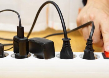 Qué electrodomésticos se recomienda desenchufar antes de salir de casa para ahorrar energía