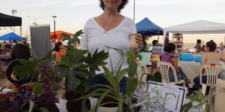 La emprendedora Sonia Jauch. Su emprendimiento en Instagram es @ari_kokedamas