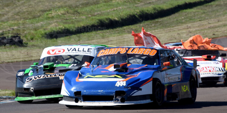 LA PRIMERA VEZ. Moschen celebró su primer triunfo en el Misionero de Pista. “Se lo dedico a Campo Largo”, lanzó.