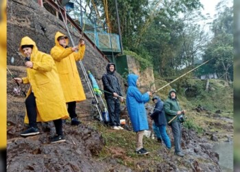 La lluvia y el frío no doblegaron a los pescadores en Montecarlo
