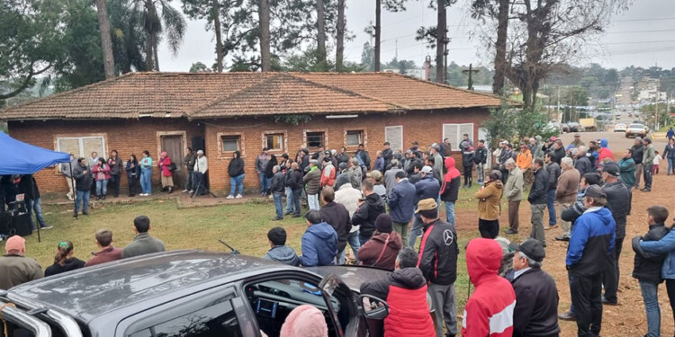 FINALIZAR. Colonos buscan terminar un año de cosecha “para el olvido” y prepararse para la siguiente zafra.
