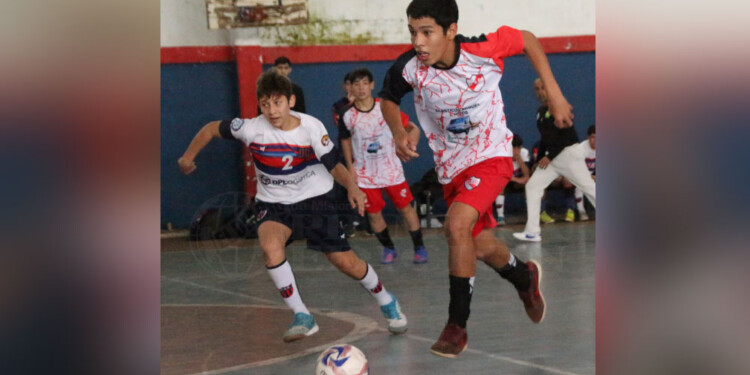 MÁXIMA EMOCIÓN. El certamen reúne a 24 equipos de todo el país salonero. (Gentileza Solo Futsal).