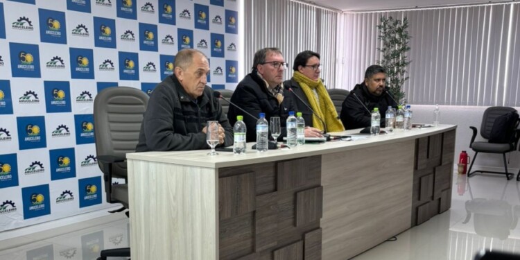 UNIDOS. Intendentes y operadores turísticos trabajan para que los Saltos del Moconá no queden tapados por el turbinado de Foz do Chapecó./ Gentileza M.E.S