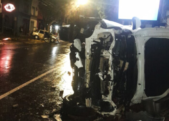 Choque y vuelco en pleno centro de Posadas