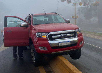 Posadas: conductor a bordo de una camioneta descarriló en avenida Llamosas
