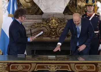 Tras asumir, Sturzenegger anticipó que mandará al Congreso la “ley de hojarascas”