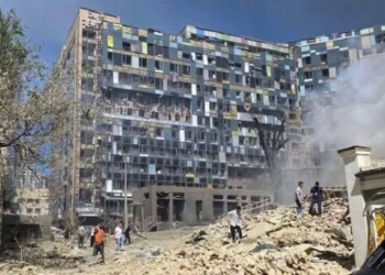 Ataques rusos en Ucrania dejan más de 30 víctimas fatales y destruyen hospital de niños