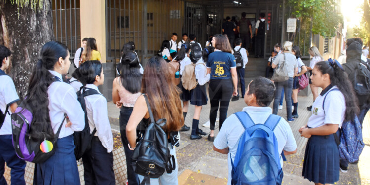 ABORDAJE. Los chicos ya vienen con algunas dificultades desde el nivel primario, principalmente en matemática.