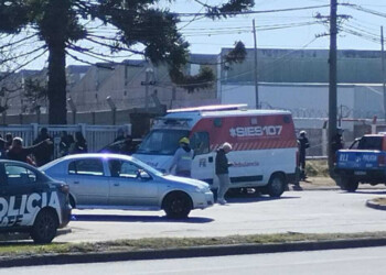 Avioneta se estrelló en una planta industrial rosarina y el piloto murió: se trataría de un ex empleado despedido