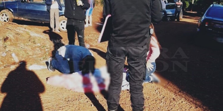 EN EL ACTO. Gómez no tuvo chances de ser asistido y murió frente a su casa debido a las graves lesiones.