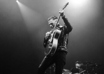 Bryan Adams lanzó su versión de “Rock and Roll Hell”