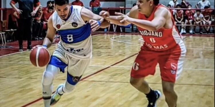 EXPERIENCIA. Emanuel Beltrán (8) es el nuevo refuerzo de Bartolomé Mitre.