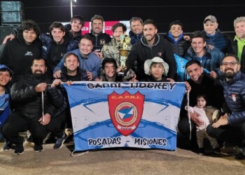 Los caballeros de CAPRI se subieron al podio en el Quinto Torneo Regional de Hockey Social del NEA
