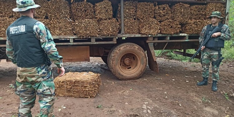 NO ALCANZA. La seguridad en la frontera no logró frenar el enorme paso de tabaco al Brasil.
