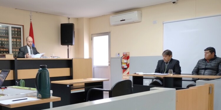 15 DE JUNIO DE 2023. Cristian Servián (a la derecha de la imagen) fue juzgado y condenado por el juez Correccional y de Menores 2, César Raúl Jiménez