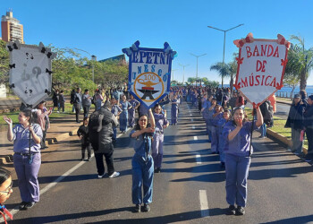 Estudiantina 2024: los chicos copan la costanera