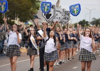 Estudiantes posadeños rindieron su homenaje a Juan Cruz y Luca en la costanera