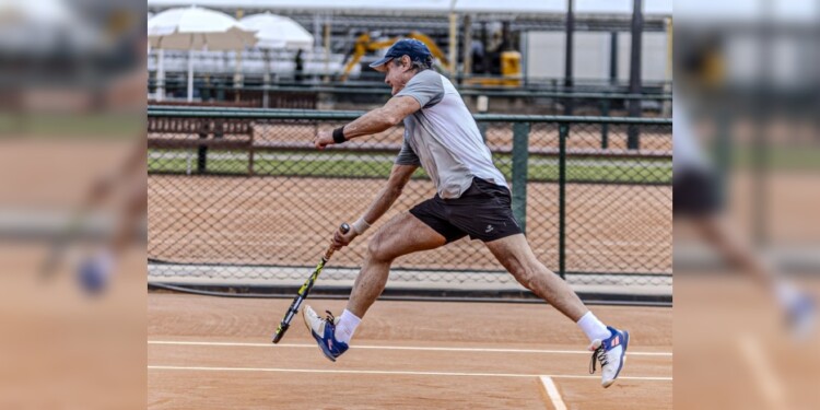 EN COMPETENCIA. El misionero, en pleno juego en el certamen paraguayo.