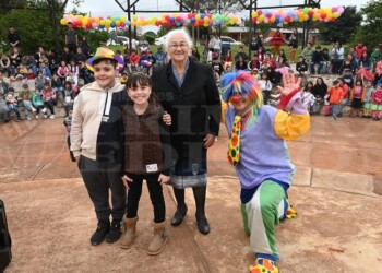 Los niños del barrio San Isidro celebraron su día junto a “Mamá Tola”