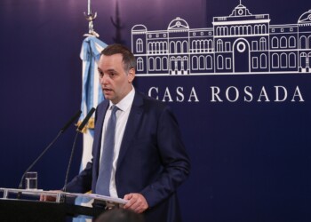 La chicana de Adorni a Maradona y la contundente respuesta de Dalma