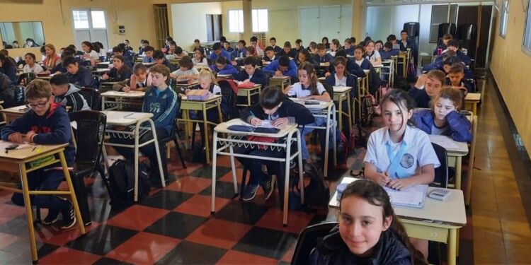 MATEMÁTICA. Para esta competencia, los chicos usan su tiempo extraescolar para entrenarse y el estímulo que reciben no se traduce en una nota