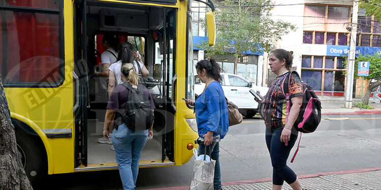 FALTA DE SENSIBILIDAD. Con el boletazo, la gente de a pie enfrenta otra dificultad económica que “lastima”.